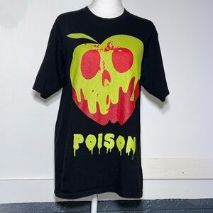 Disney Villains Retro Halloween Evil Queen's Poisoned Apple T-Shirt NWOT